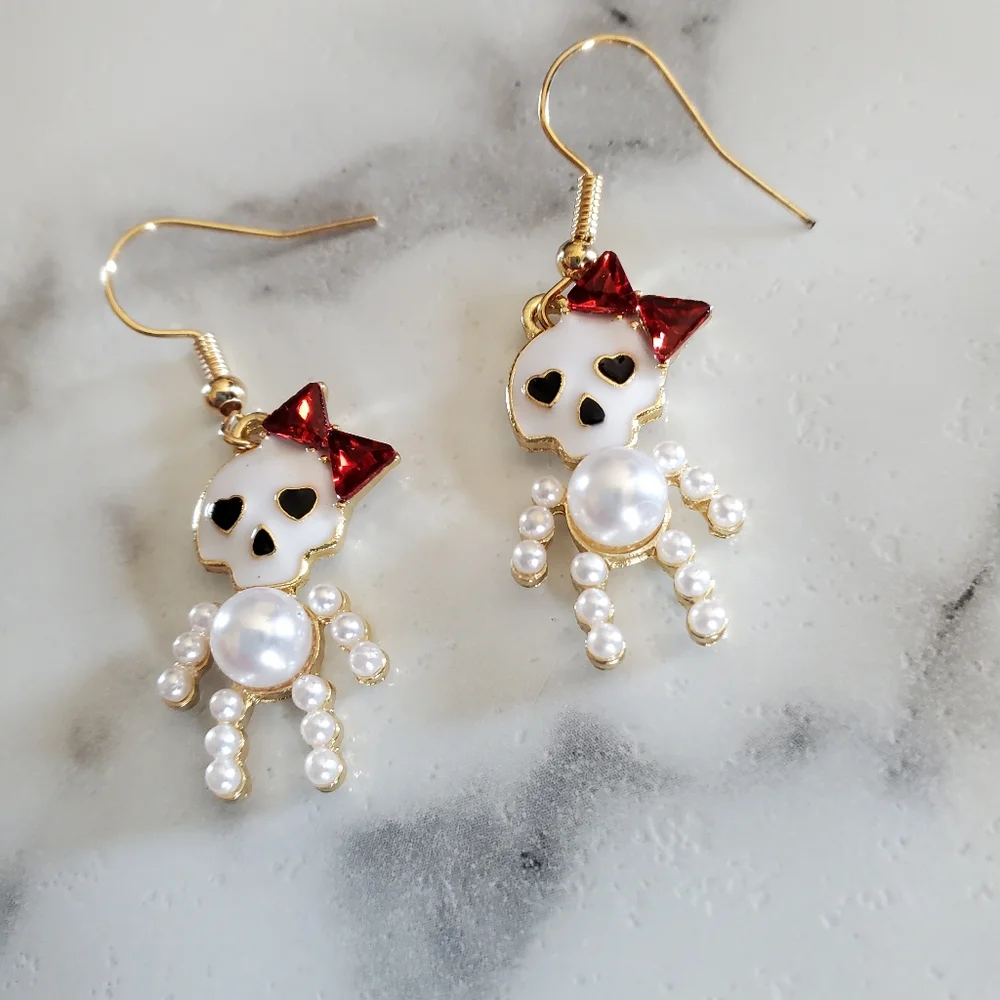 Skull Pearl Dangle Earrings - Picture 6 of 9